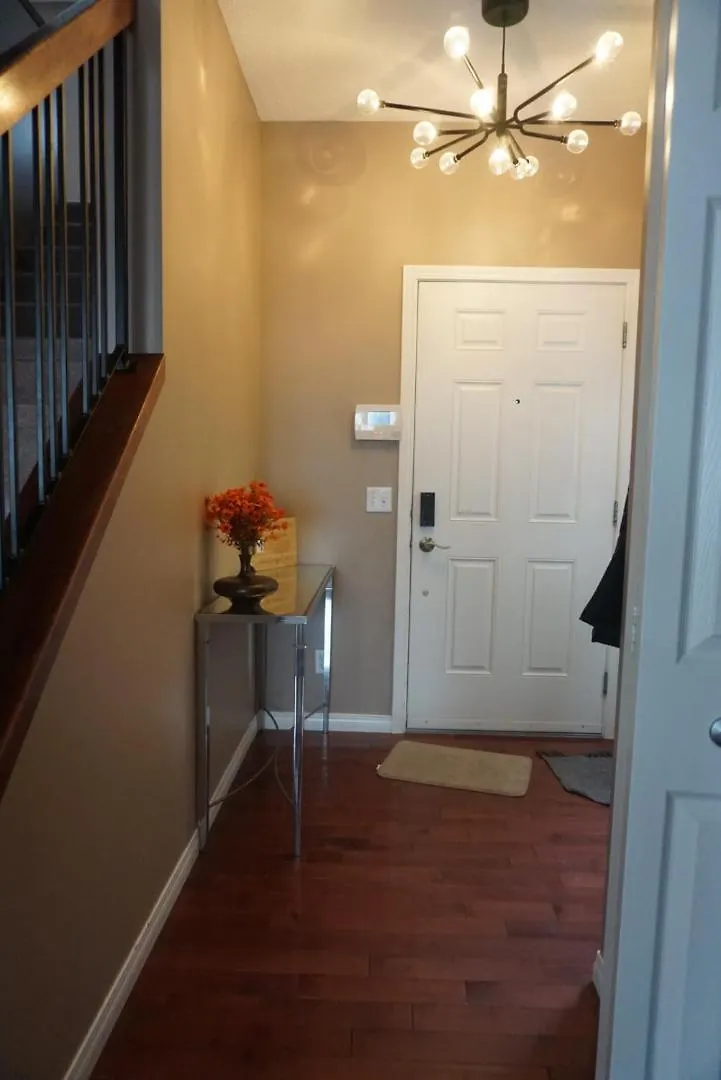 Cozy Comfort Rooms In Se Calgary, Canada ホームステイ